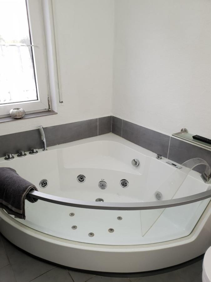 Schoene Wohnung Kleiner Onkel Auf Idyllischem Reiterhof Nahe Burg Eltz Münstermaifeld Exterior foto
